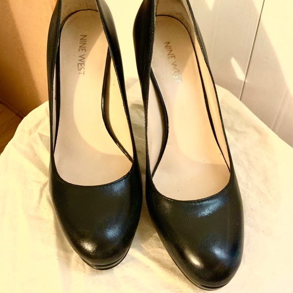 ❌SOLD❌ Nine West black leather pumps - Picture 2 of 6